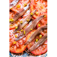 Tomate de termporada con anchoa