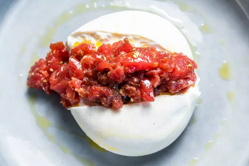 Burrata con tartar de atún rojo